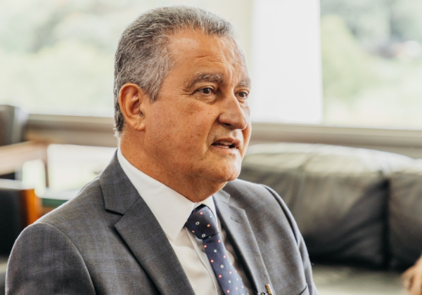 Rui Costa convoca reunião de emergência após operação com 64 mortos no Rio