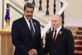 Rússia consolida seu apoio à Venezuela em meio à crescente pressão dos EUA no Caribe