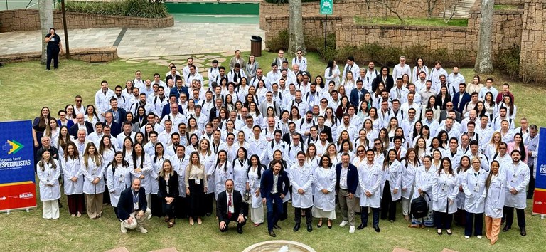 SUS recebe 322 novos médicos especialistas que atuarão nas cinco regiões do País — Agência Gov