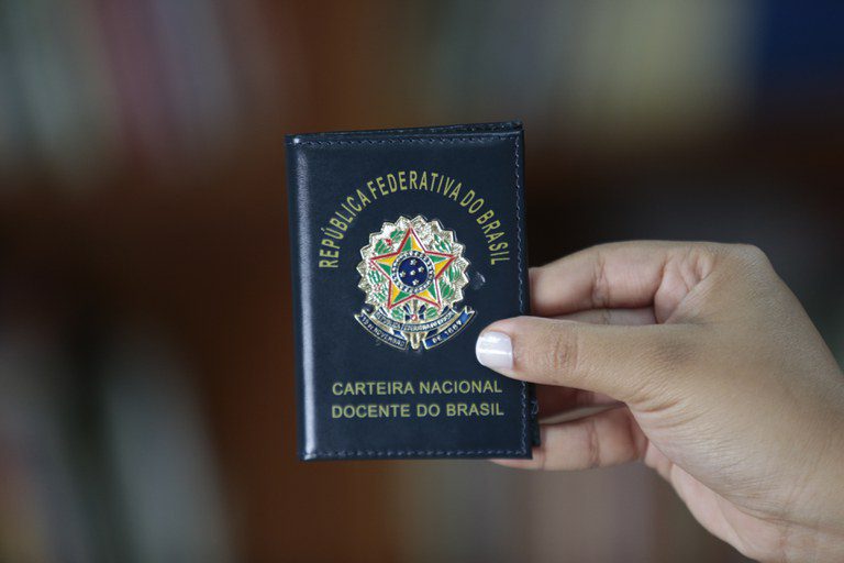 Saiba como solicitar a Carteira Nacional Docente do Brasil