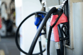 32 postos de combustível são interditados em operação que apura ligação com o PCC