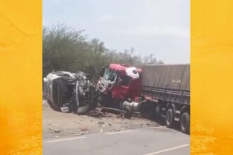 Acidente entre micro-ônibus e carreta interdita trecho da BR-116 entre Jaguaquara e Irajuba