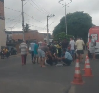 Acidente entre motocicleta deixa duas pessoas feridas em Santo Antônio de Jesus