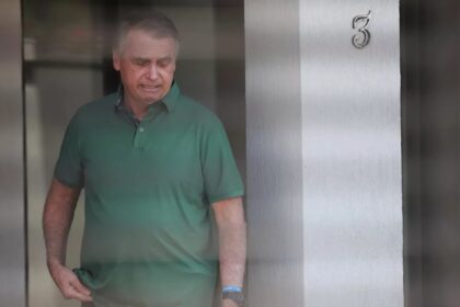 Bolsonaro tem salários do PL suspensos