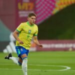 Brasil marca no último minuto e garante vaga na semi do Mundial Sub-17