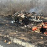 Caminhão capota e pega fogo na BA-026, entre Maracás e Nova Itarana