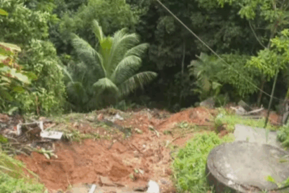 Casa desaba durante fortes chuvas e deixa casal ferido em Salvador