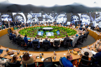 'É hora de transformar ambição em ação', diz Lula em mesa redonda na Cúpula de Líderes da COP 30 — Agência Gov