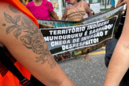 Em protesto pacífico, indígenas munduruku cobram participação na COP30