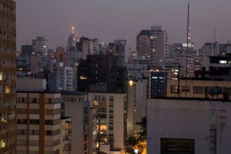 Energia elétrica cai e inflação recua para 0,09%, menor índice para outubro em 27 anos