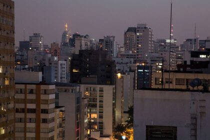 Energia elétrica cai e inflação recua para 0,09%, menor índice para outubro em 27 anos