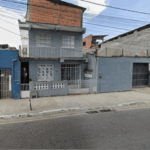 Idoso morre após escada de casa despencar sobre ele em Salvador