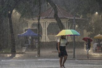 Inmet alerta para tempestades em três estados até amanhã; veja onde