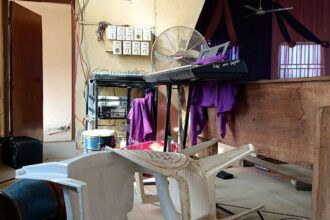 Mais de 300 pessoas são levadas de escola na Nigéria