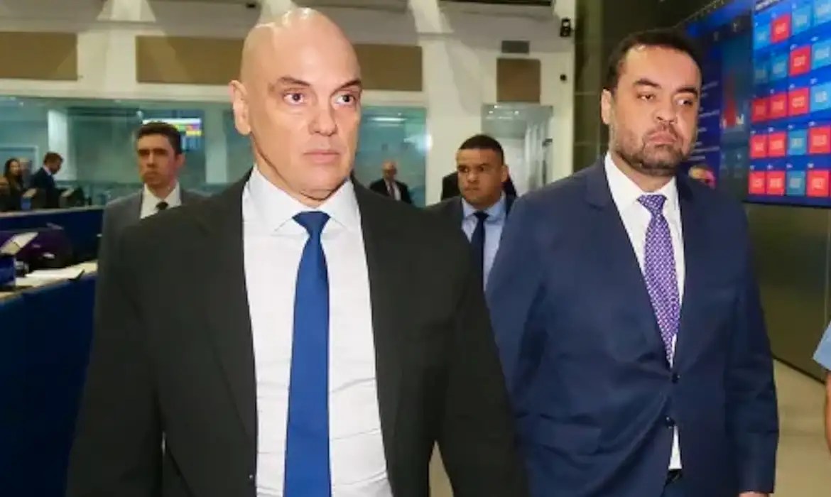 Moraes e Castro discutem operação e retomada de territórios no Rio