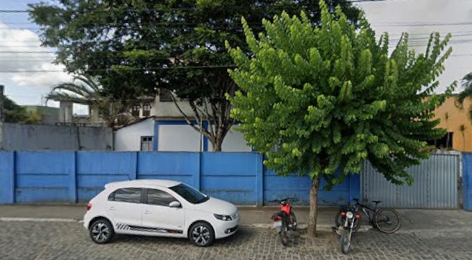 Mulher em surto desacata servidor na Secretaria de Saúde de São Felipe