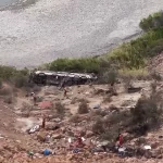 Ônibus cai em ribanceira e deixa ao menos 37 mortos no sul do Peru