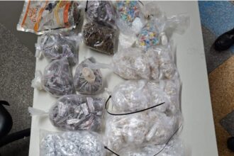 PM apreende drogas em Itapuã