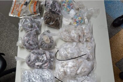 PM apreende drogas em Itapuã
