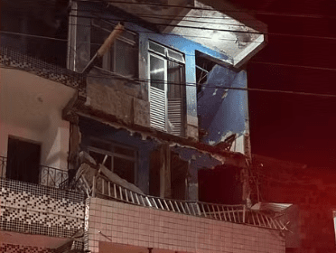 Padre e outras duas pessoas morrem após laje de casa desabar durante cerimônia religiosa em Salvador