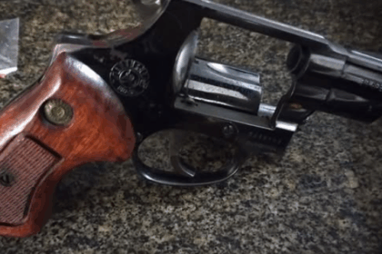 Polícia apreende armas, munição de fuzil e drogas após ataque a guarnições em Castro Alves