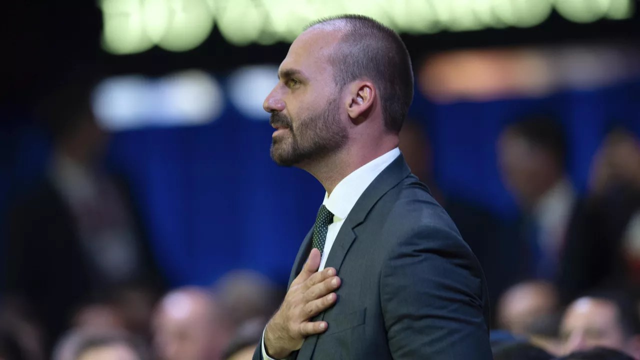 Por que Eduardo Bolsonaro foi colocado na lista de devedores da União?