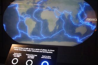 Processo de destruição de placa tectônica já começou nas profundezas do Pacífico, revela estudo