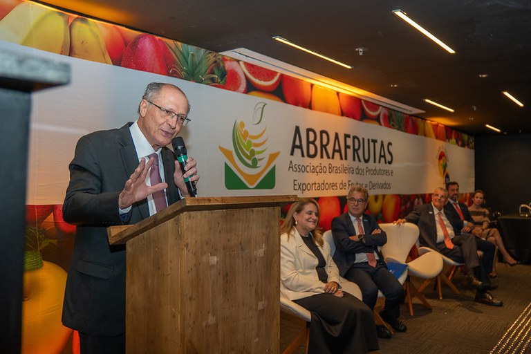 “Todo empenho do governo é para tirar mais produtos do tarifaço” — Agência Gov