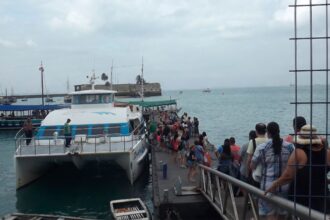 Travessia Salvador-Morro de São Paulo continua operando com conexão devido às condições do mar