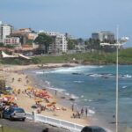 Urgente: corpo é encontrado boiando em praia de Salvador