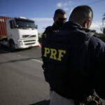 Acidentes deixam mortos e fecha trechos de rodovias na Bahia