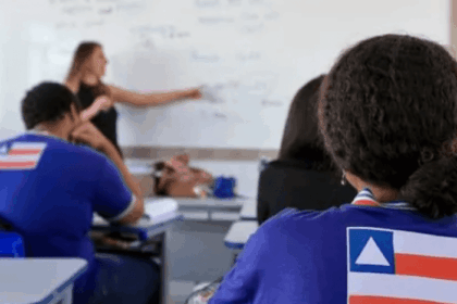 Bahia assina acordo sobre o piso salarial dos professores