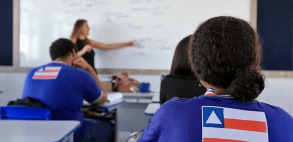Bahia assina acordo sobre o piso salarial dos professores
