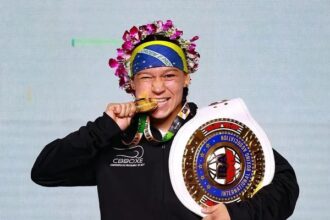 Baiana Bia Ferreira é nocauteada e perde cinturão mundial de boxe