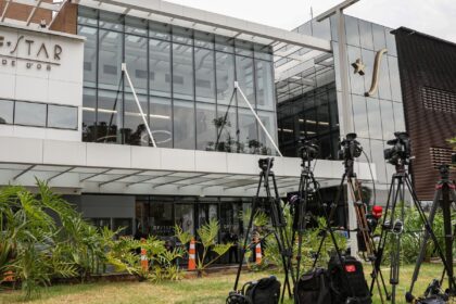 Bolsonaro apresenta crise de soluços e pressão alta após procedimento