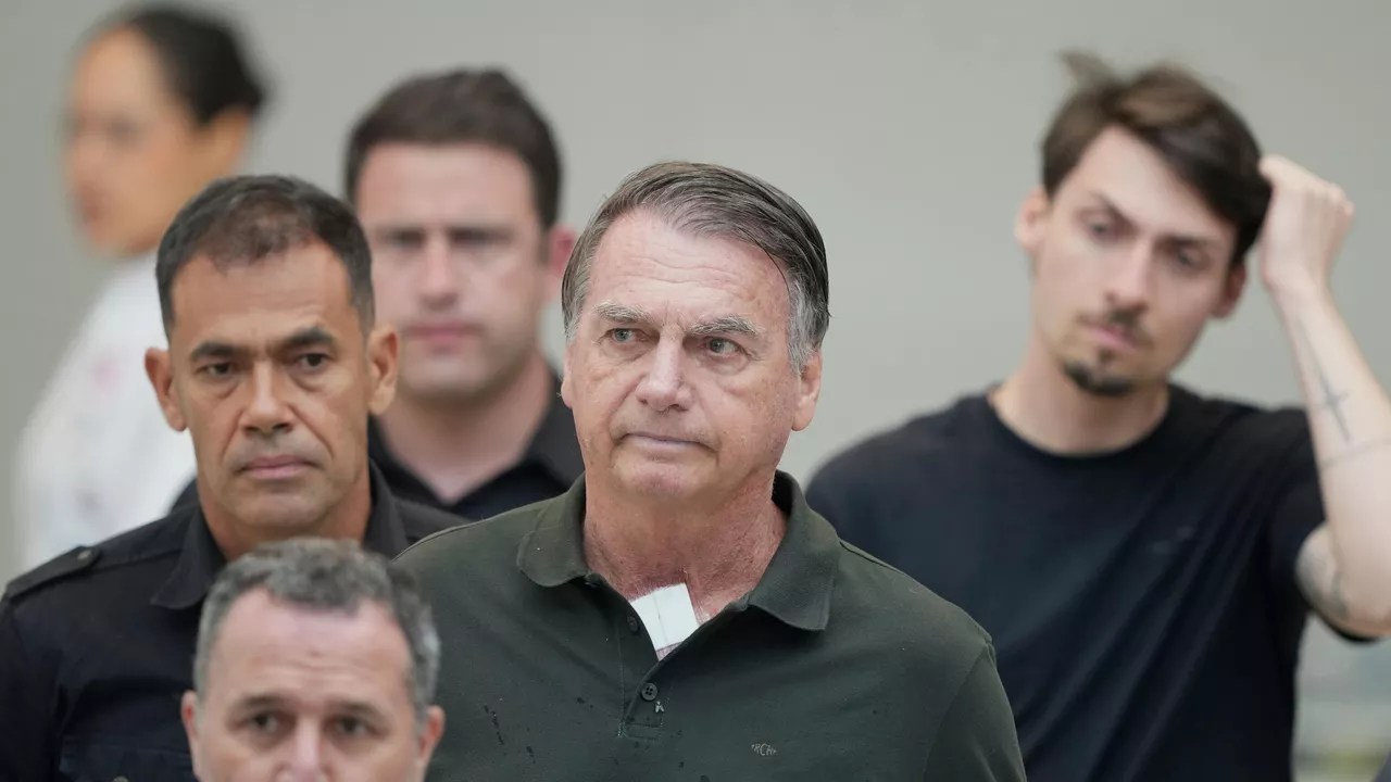 Bolsonaro faz ultrassom e médicos recomendam cirurgia