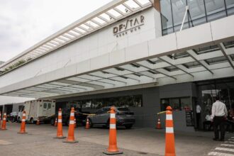 Bolsonaro passa por cirurgia após crise de soluço