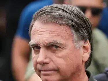 Bolsonaro passa por nova cirurgia para tratar crise de soluço