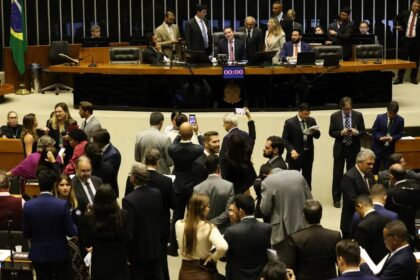 Câmara aprova redução de benefícios fiscais; projeto vai ao Senado