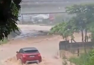 Casal e bebê morrem após carro ser arrastado por enxurrada em Santa Catarina