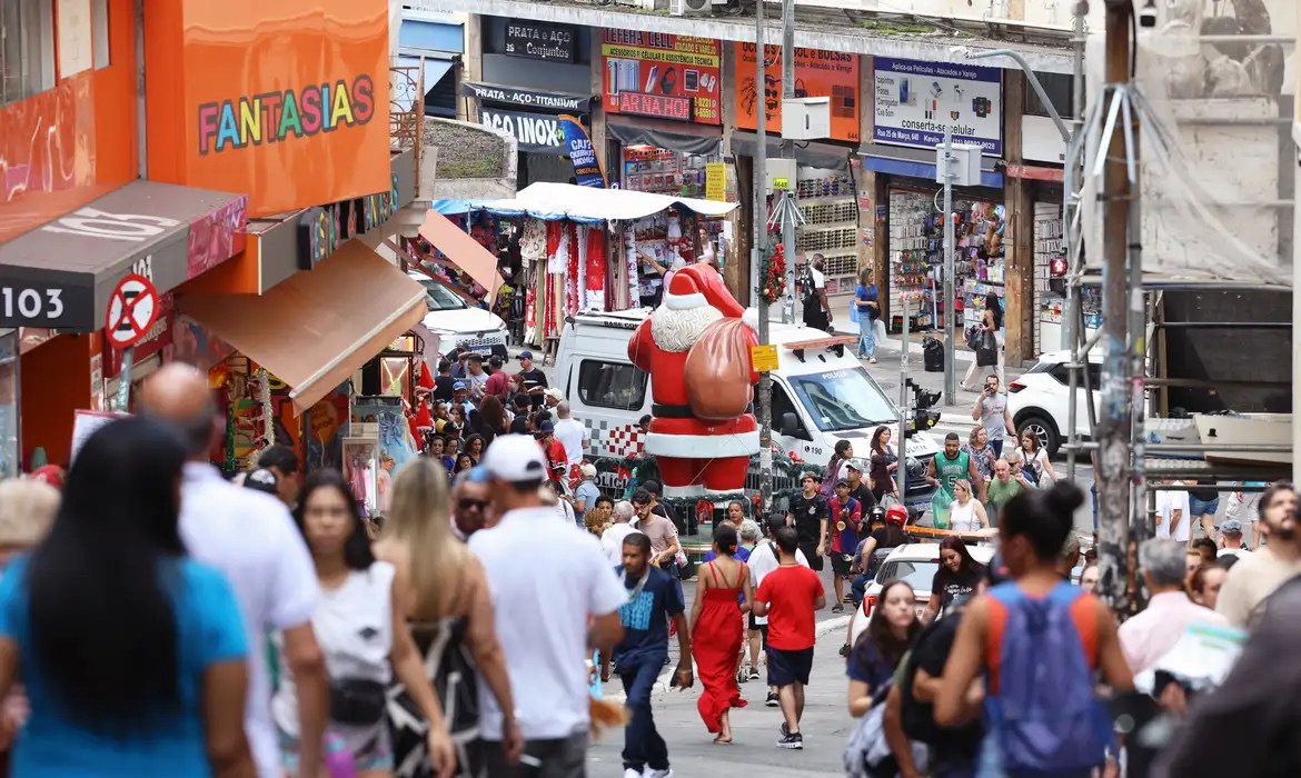 Compras de última hora agitam comércio em São Paulo