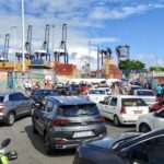 Fila de embarque no ferry-boat cresce e supera 4 horas