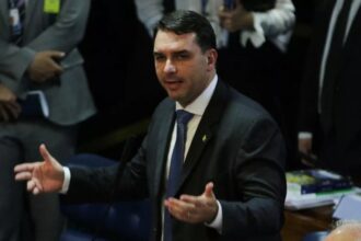 Flávio Bolsonaro segue como nome mais competitivo da direita; Lula mantém vantagem