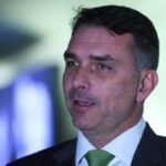 Flávio recua e diz que pode abandonar corrida: 'Tenho um preço'