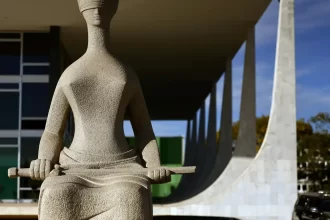 Fux suspende trecho de norma que bloqueia beneficiários a jogar em  bets