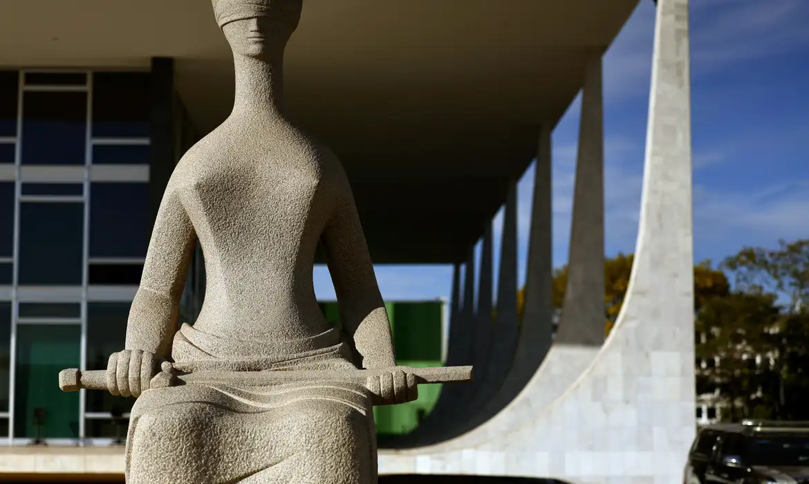 Fux suspende trecho de norma que bloqueia beneficiários a jogar em  bets