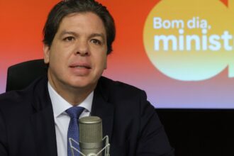 Governo diz que conectará 100% das escolas até fim de 2026