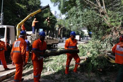 Há dois dias sem luz, moradores de São Paulo protestam