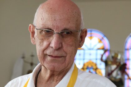 Igreja manda padre Júlio Lancellotti abandonar transmissão de missas