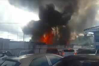 Incêndio de grandes proporções destrói comércio no bairro de São Marcos